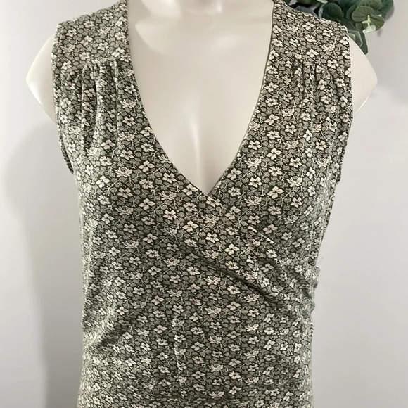 The Territory Ahead Sleeveless Floral Dress 4 - Picture 2 of 15